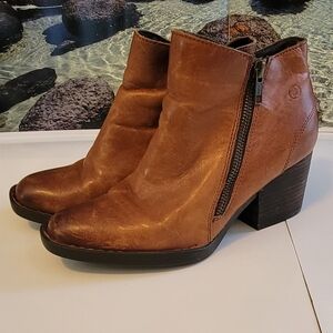 EUC Born Rowell Block Heeled Booty Woman's size 7.